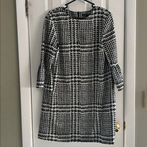 ZARA WOMAN SHIFT DRESS BLACK WHITE HOUNDSTOOTH PLAID BELL SLEEVES SIZE L